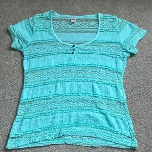 “Bongo- Short sleeve Lacey top size large”